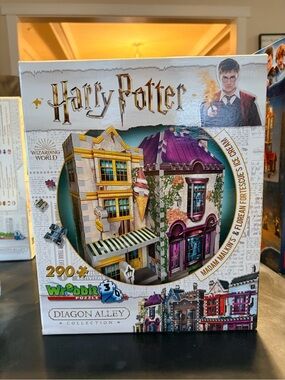 Warner Bros. Diagon Alley 290-Piece Puzzle - Yellow & Purple